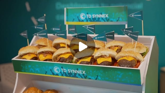 ⚽️ Experiencia corporativa temática con postres personalizados y estación de frappés para TD SYNNEX & Cisco ✨